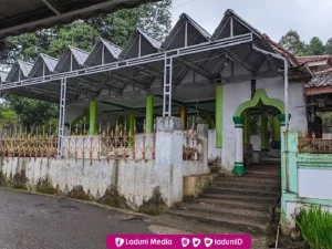 Ziarah di Makam Dimyati Al-Bantani, Wali Pakunya Banten