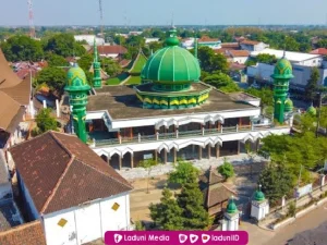 Ziarah di Makam Sayyid Abdurrahman Basyaiban (Mbah Sambu), Penyebar Agama Islam di Lasem