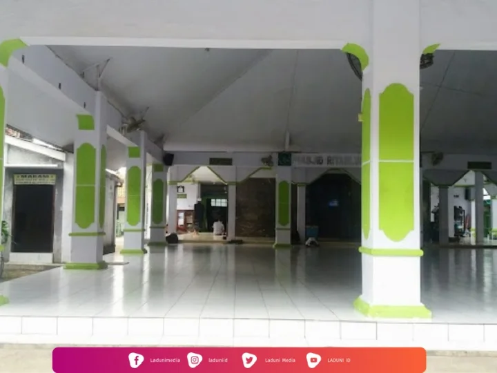 Ziarah di Makam Habib Sholeh Al-Hamid Tanggul, Waliyullah yang Doanya Makbul