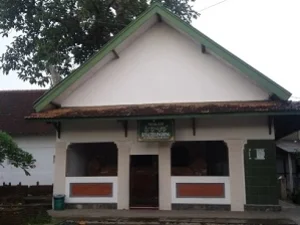 Wisata Religi dan Berdoa di Makam Kyai Telingsing Kudus