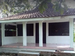 Wisata dan Ziarah di Makam Mbah Syarifah Fatimah Kudus (Mbah Plinteng)