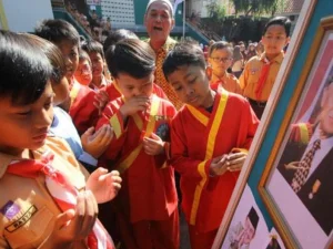 Kisah Presiden BJ Habibie Dongeng untuk Anak-Anak Negeri