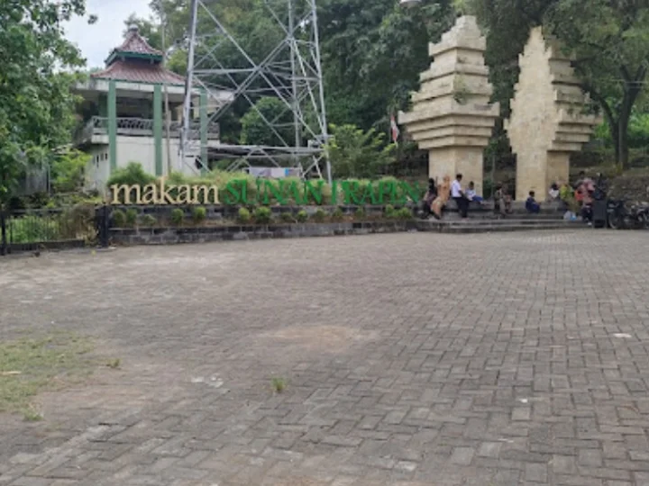 Ziarah di Makam Sunan Prapen Gresik, Pelantik Raja-raja Islam Nusantara