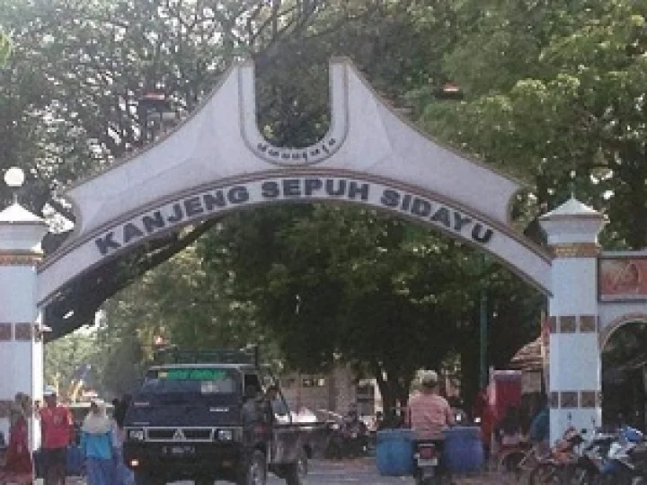 Wisata dan Ziarah di Makam Kanjeng Sepuh Sidayu Gresik