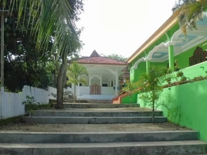 Wisata dan Ziarah Makam Waliyah Zainab Gresik