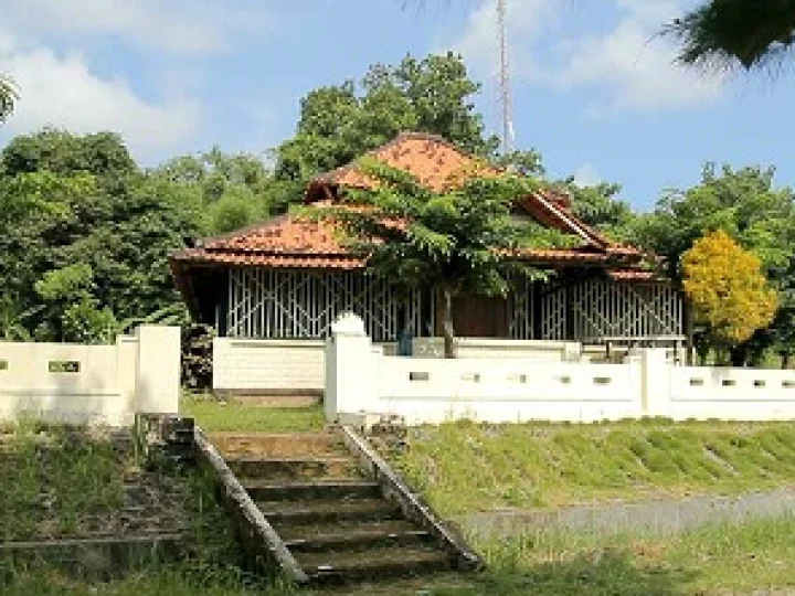 Wisata dan Ziarah di Makam Tjokrokusumo Gresik