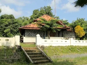 Wisata dan Ziarah di Makam Tjokrokusumo Gresik