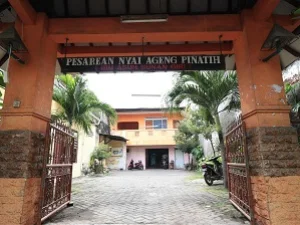 Wisata Ziarah dan Berdoa di Makam Nyai Ageng Pinatih Gresik