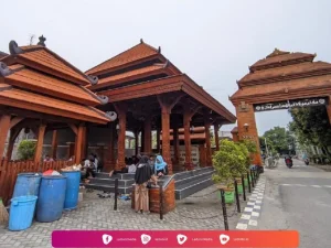 Ziarah di Makam Syekh Maulana Ibrahim Asmoroqondi, Waliyullah dariTuban