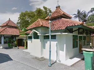 Wisata Rohani dan Tawassul di Makam Wali Gembyang Kendal