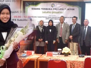 Sempat Dicibir karena Miskin, Anak Ini Raih Doktor Muda dengan IPK 4.0