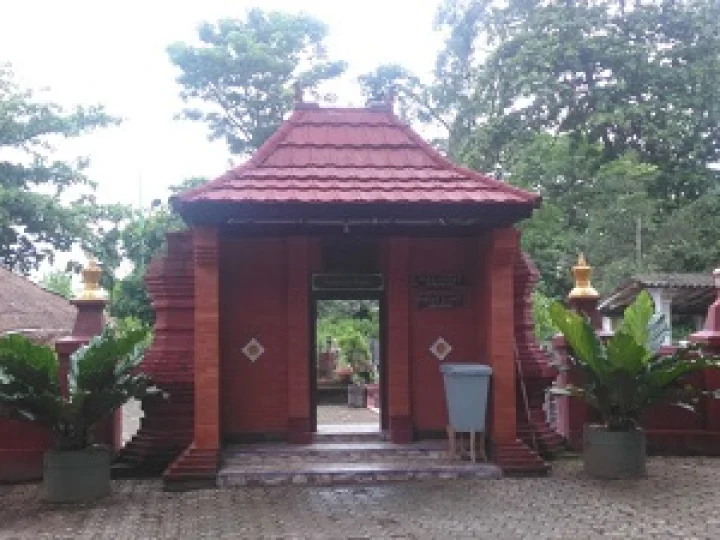 Wisata Ziarah dan Berdoa di Makam Pangeran Angkawijaya Losari