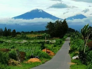 Safari Religi dan Berdoa di Makam KH. Idris Temanggung