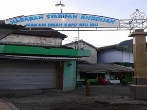 Wisata Religi dan Bertawassul di Makam Syarifah Khodijah Pasuruan
