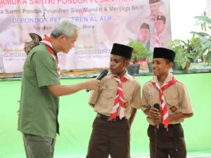 Gubernur Jateng Dialog dengan Santri dari Program Santri Goes To Papua