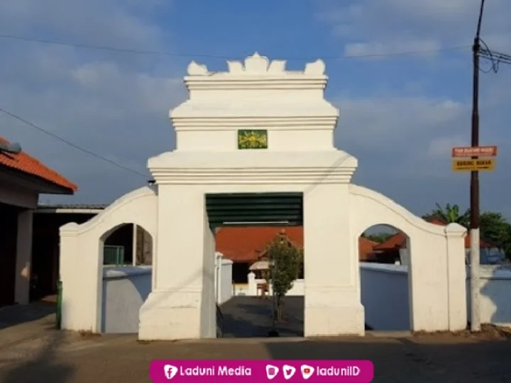 Ziarah di Makam Kyai Nur Iman Mlangi, Sosok Bangsawan Menjadi Ulama