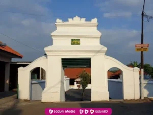 Ziarah di Makam Kyai Nur Iman Mlangi, Sosok Bangsawan Menjadi Ulama
