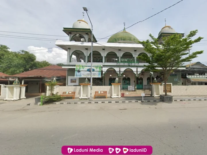 Ziarah di Makam Habib Idrus bin Salim Al-Jufri, Muassis Pesantren Al-Khairaat Palu