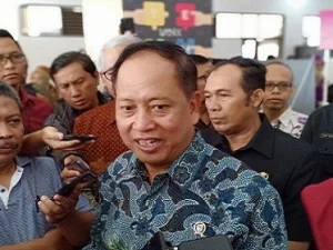 Menristekdikti Ajak Mahasiswa Kembali ke Kampus
