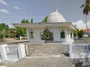 Wisata Ziarah dan Berdoa di Makam KH. Anang Jazuly Semman Banjarmasin