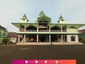 Ziarah di Makam KH. Bisri Syansuri, Masyayikh Pesantren Mamba'ul Ma'arif Jombang