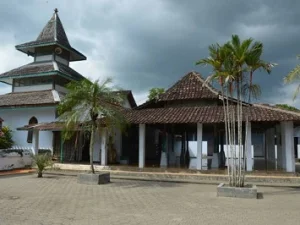 Lintas Ziarah dan Berdoa di Makam Sunan Kuning Tulungagung
