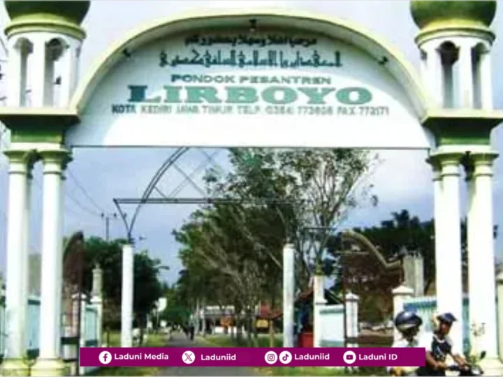 Ziarah di Makam KH. Mahrus Aly, Masyayikh Pesantren Lirboyo Kediri