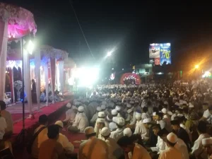 Gus Muwafiq Ceramah di Depan Ribuan Warga Sumenep