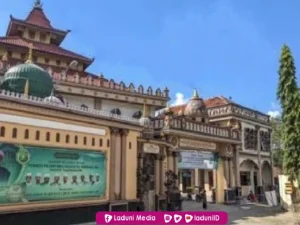Ziarah di Makam KH. Ali Shodiq Umman, Muassis Pesantren Hidayatul Mubtadi'enTulungagung