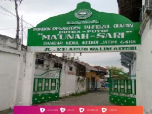 Ziarah di Makam KH. Mubasyir Mundzir, Muasis Pesantren Ma'unah Sari Kediri