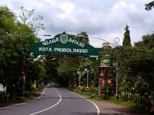 Ziarah di Makam KH. Zaini Mun’im, Muasis Pesantren Nurul Jadid Probolinggo