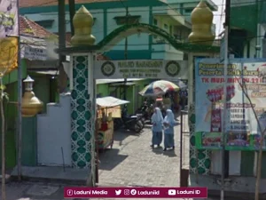Ziarah di Makam KH. Sholeh Qosim, Pengasuh Pesantren Bahauddin Al-Isma'iliyah Sidoarjo
