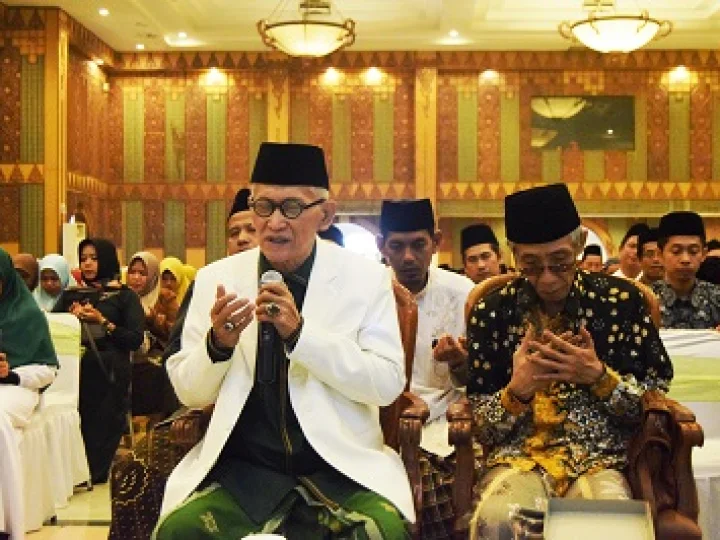 Bukan Hanya Pintar, Lulusan Pesantren Juga Orang Benar
