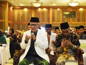 Bukan Hanya Pintar, Lulusan Pesantren Juga Orang Benar