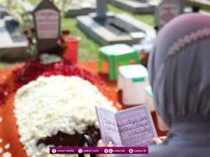 Hukum Wanita Melakukan Ziarah Kubur
