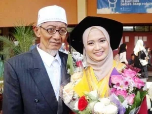 Berkat Upaya Ini, Seorang Anak Imam Mushala Bisa Lulus Kedokteran