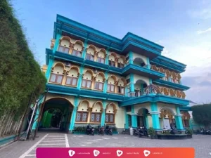 Ziarah di Makam KH. Cholil Nawawi, Wali yang Mastur