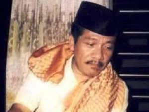 Gus Miek: Hiburan Orang Tua Hanya Melihat Anaknya Saleh-Salehah