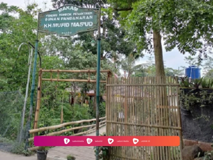 Ziarah di Makam KH. Mufid Mas'ud, Muassis Pesantren Pandanaran Sleman