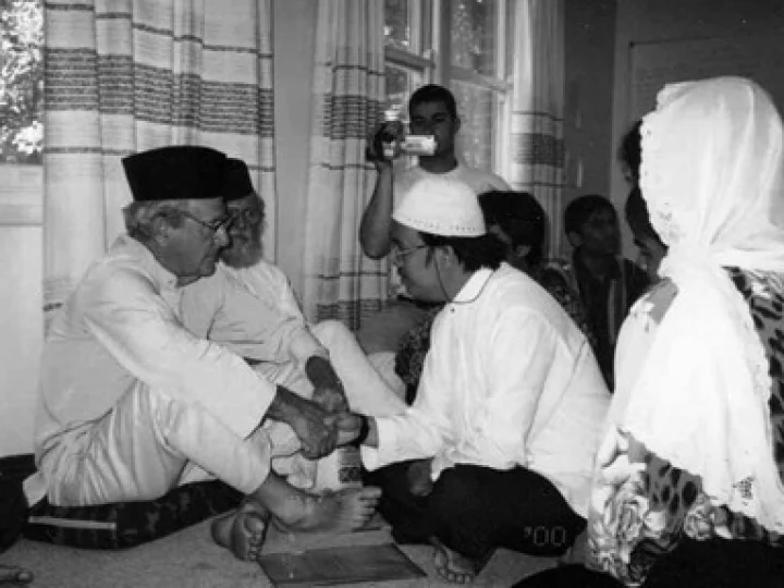 Kisah Bule Australia Masuk Islam karena Maulid Nabi