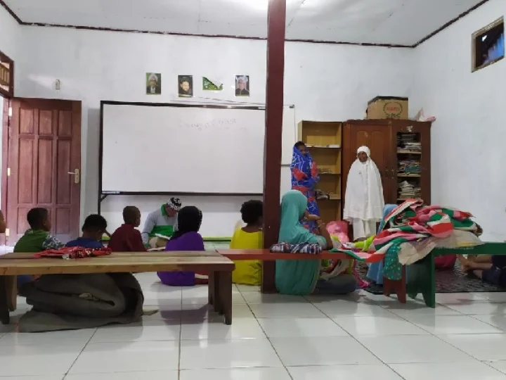 Kisah Anak Suku Kokoda Ingin Sholat Shubuh Berjamaah dan Belajar Ngaji Rela Tidur di Madrasah