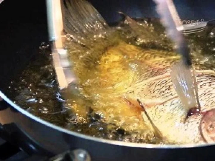 Letupan Saat Menggoreng Ikan Timbulkan Polusi Bahaya, Ini Penjelasannya