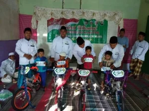Peduli Sesama, Lazisnu Manding Sumenep Gelar Bekam Gratis dan Santunan Anak Yatim