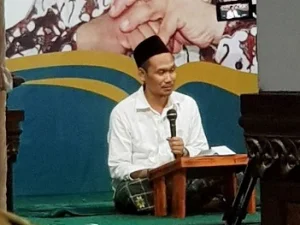 Penjelasan Gus Baha Mengenai Warisan Mbah Hasyim untuk Gus Dur