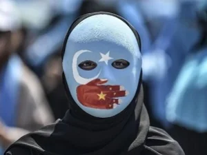 Polisi dan Pengunjuk Rasa Pendukung Uighur Bentrok di Hong Kong