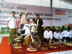 LAZISNU Bersama Alfamart Gelar Khitan Gratis di Muarojambi