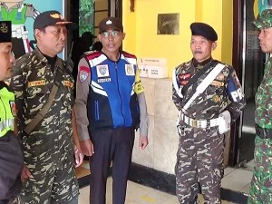 Polisi Lakukan Sterilisasi Gereja Bersama Banser