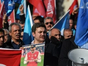 Jangan Lugu Melihat Kasus Uighur