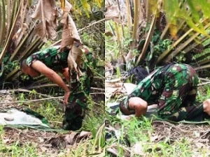 Viral, TNI Ini Shalat Hanya Beralas Daun Sawit Saat Jalankan Tugas