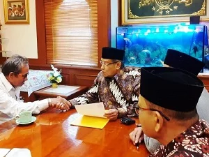 Datangi PBNU, Pria Asal Manado Ini Bersyahadat Dibimbing KH Said Aqil Siradj